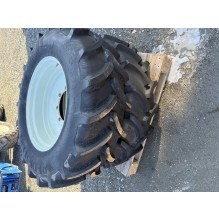 BRUKT KPL VREDESTEIN 380/85-28 TRAXION HELSV. 8-290-330